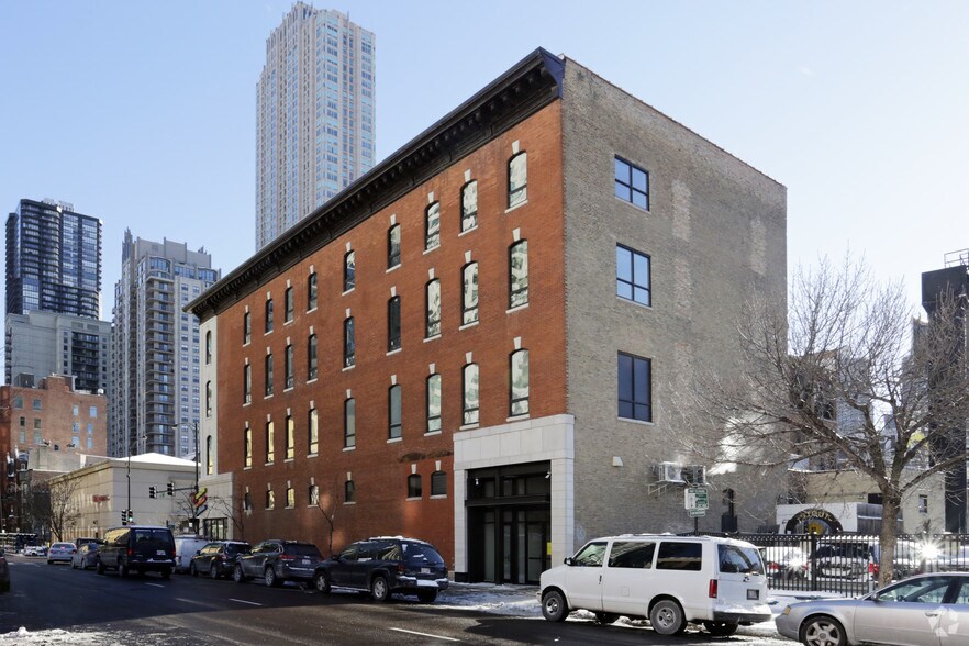 More Photos Of 646-648 N Clark St, Chicago Office For Lease