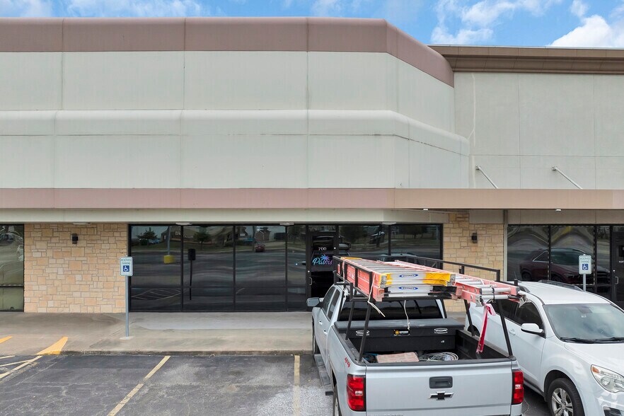 More Photos Of 8705 W Bellfort Ave, Houston Storefront For Lease