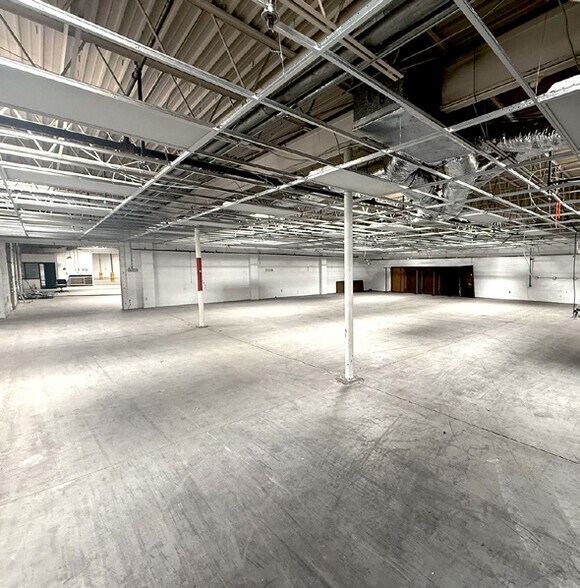 More Photos Of 2615 Elmhurst Ln, Portsmouth Warehouse For Lease