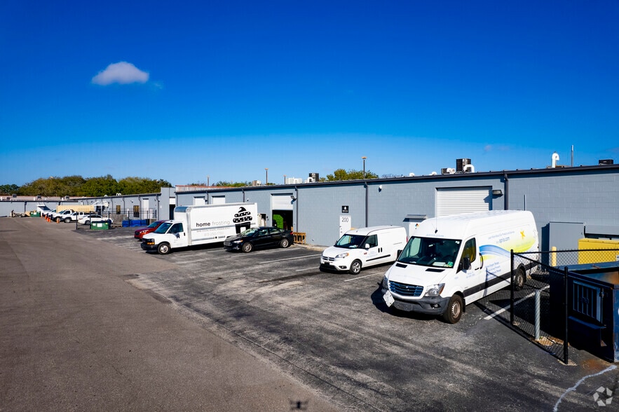 More Photos Of 5471 W Waters Ave, Tampa Flex For Lease