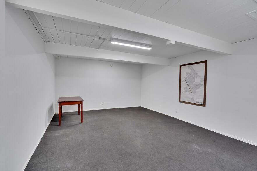 More Photos Of 2124 Thomas R Cannell Rd, Thermal Office For Sale