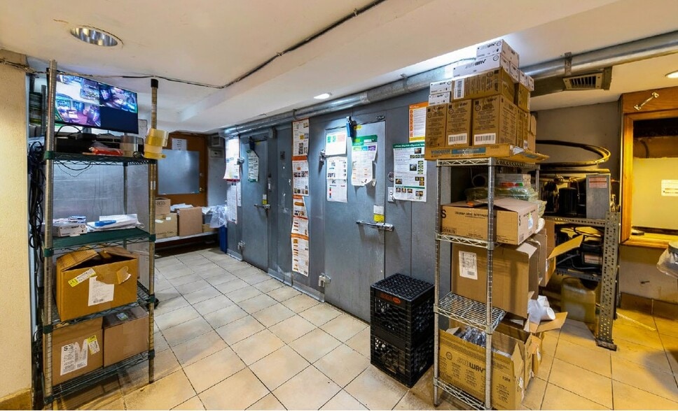 More Photos Of 28 Water St, New York Storefront Retail Office For Lease