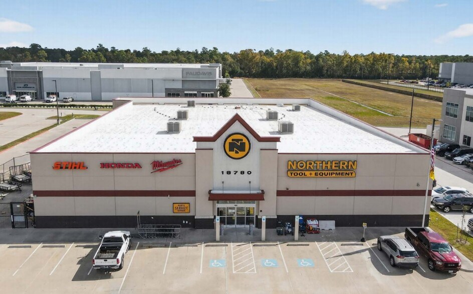 More Photos Of 18780 US-59, Humble Freestanding For Sale