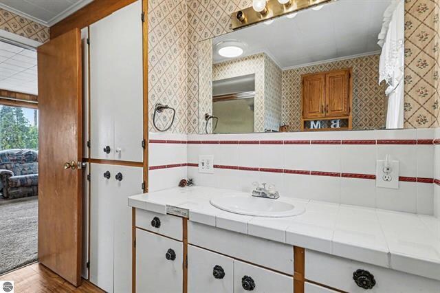 More Photos Of 1100 E Bay St, East Tawas Hotel For Sale