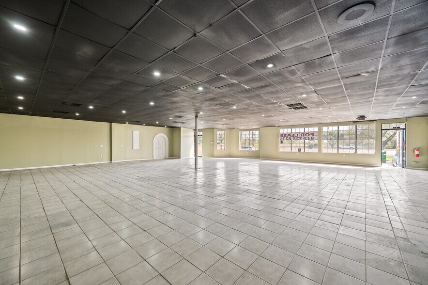 More Photos Of 1710 Highway 6, Houston Storefront For Lease