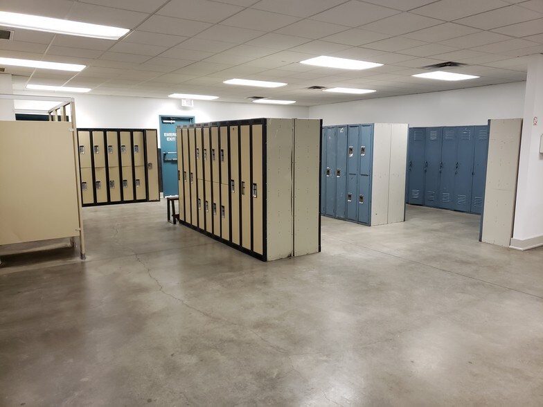 More Photos Of 7622 18th St NW, Edmonton Manufacturing For Lease