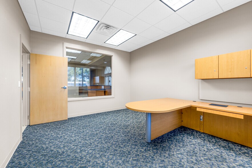 More Photos Of 1504 S Ridgewood Ave, Edgewater Bank For Sale