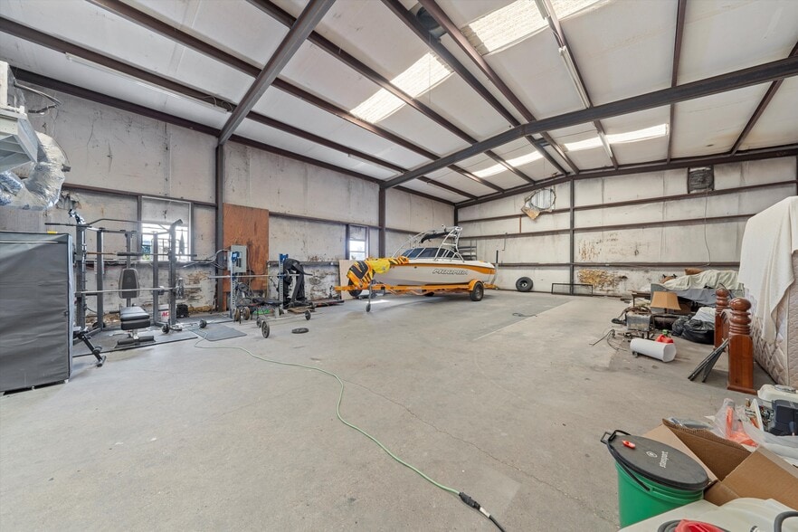 More Photos Of 330 Elco Ln, China Spring Warehouse For Lease