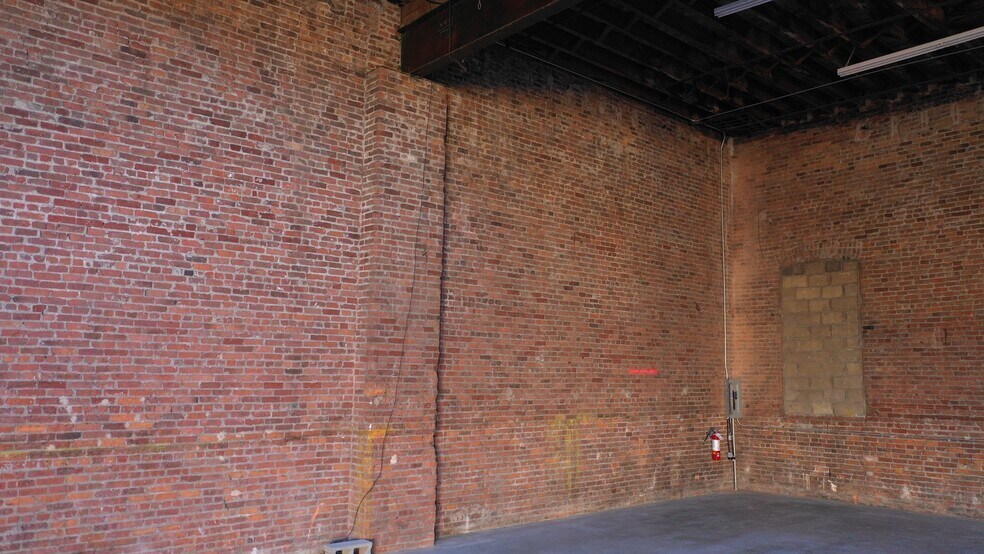 More Photos Of 176 Flushing Ave, Brooklyn Warehouse For Lease