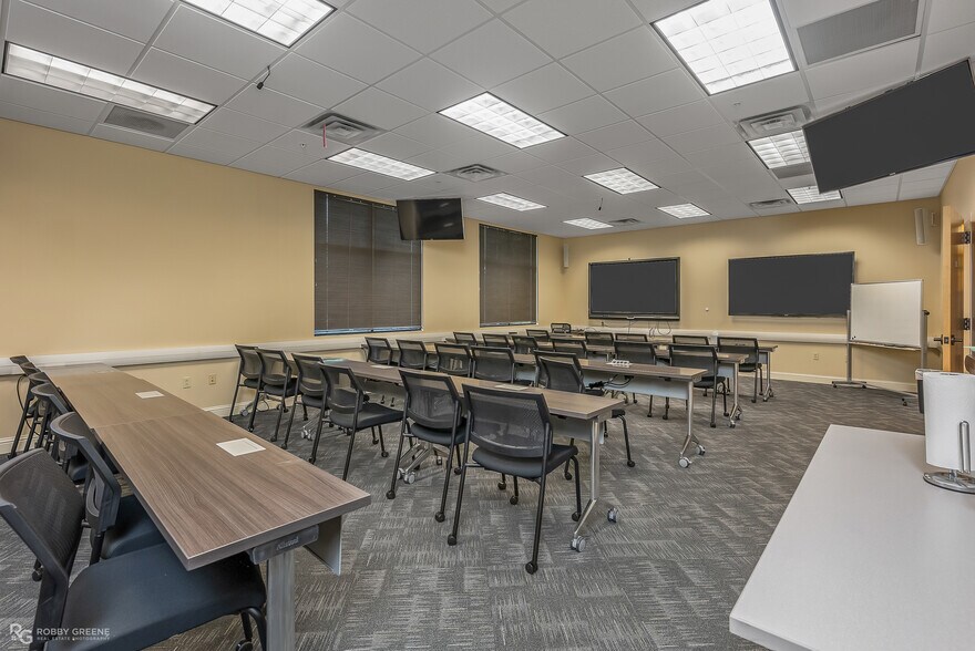 More Photos Of 10100 Woolworth Rd, Keithville Medical For Lease