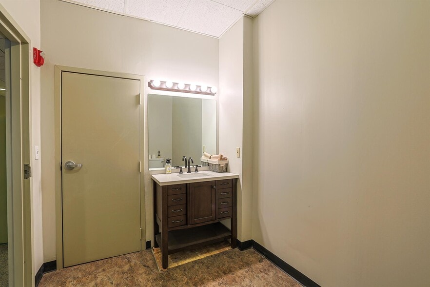 More Photos Of 817 Main St, Cincinnati Office Residential For Sale