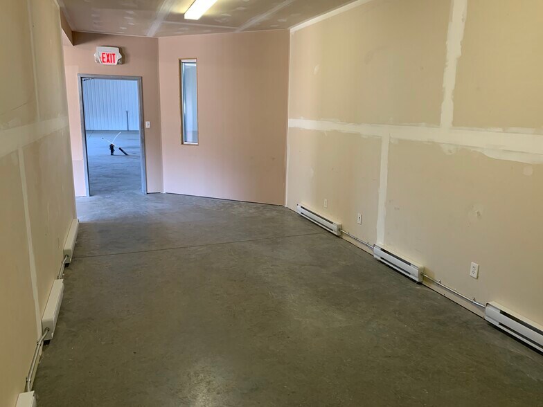 More Photos Of 14 Burnt Valley Ave, Red Deer County Service For Lease