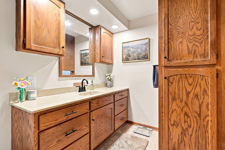 More Photos Of 308 N Wisconsin Dr, Sheboygan Freestanding For Sale