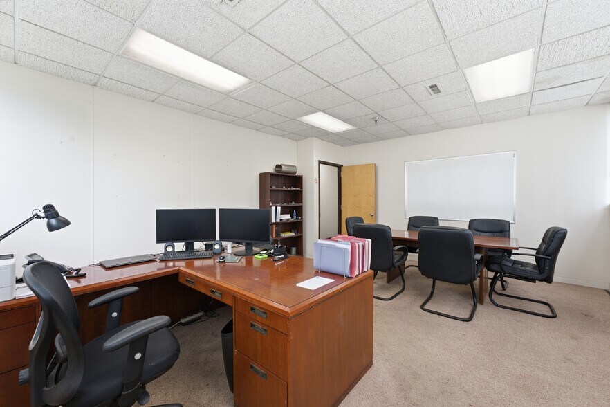 More Photos Of 7 First St, Palmer Warehouse For Lease