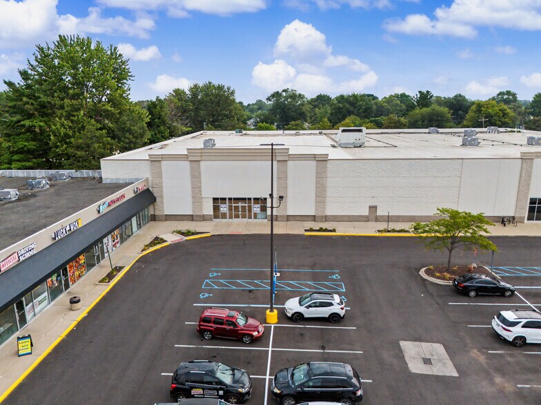 More Photos Of 5866-5870 Middlebelt Rd, Garden City Freestanding For Lease