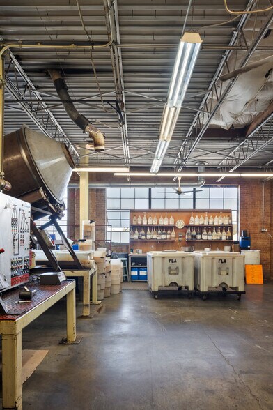 More Photos Of 11 NE 11th St, Oklahoma City Warehouse For Sale