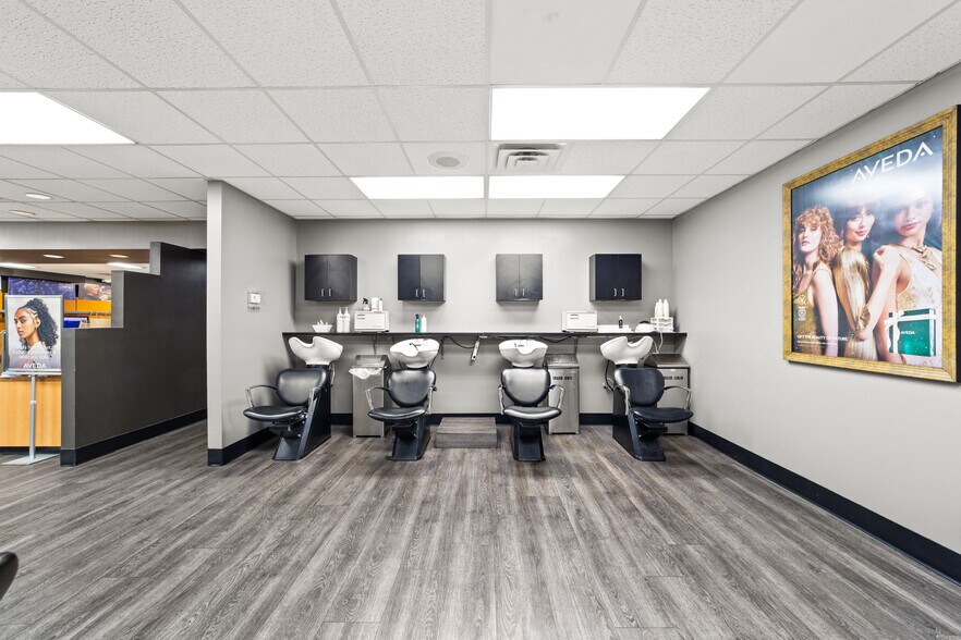 More Photos Of 6071 Old Middle Ridge Rd, Lorain Office For Sale