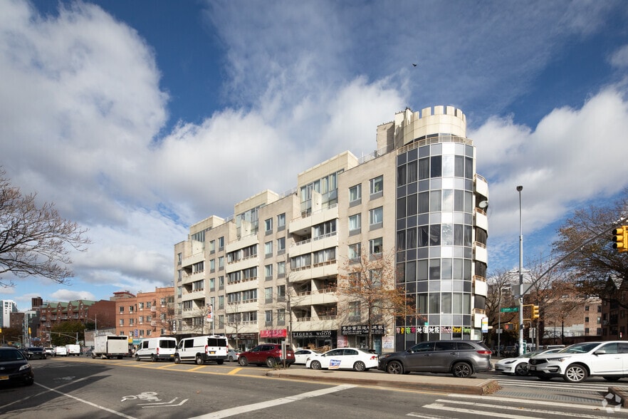 More Photos Of 13203 Sanford Ave, Flushing Apartments For Sale
