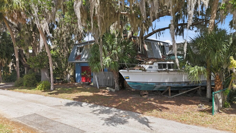 More Photos Of 400 Lakeshore Dr, Eustis Specialty For Sale