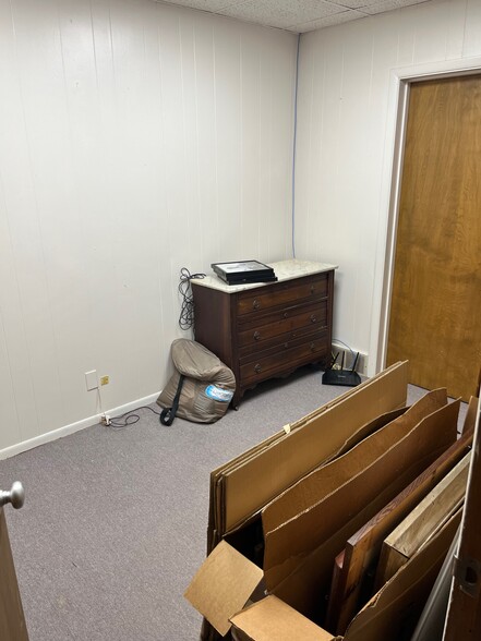 More Photos Of 735 Park Dr, Alton Office For Sale
