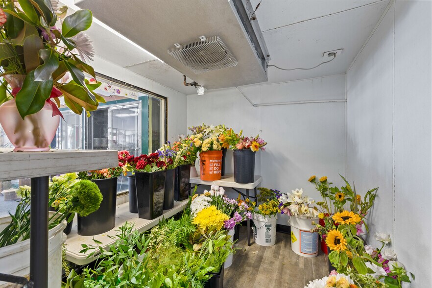 More Photos Of 242 S Main St, Willits Freestanding For Sale