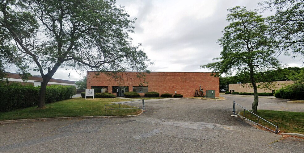 More Photos Of 201 Christopher St, Ronkonkoma Manufacturing For Lease