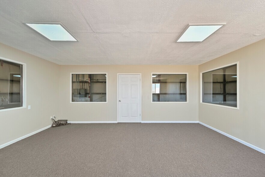 More Photos Of 314 E Walker St, League City Warehouse For Lease