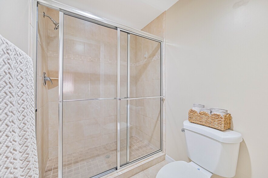 More Photos Of 10000-10030 Maddox Ln, Bonita Springs Apartments For Sale