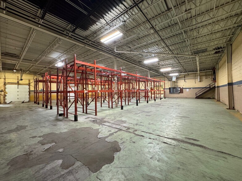 More Photos Of 195 Hudson St, Cornwall-on-Hudson Distribution For Lease