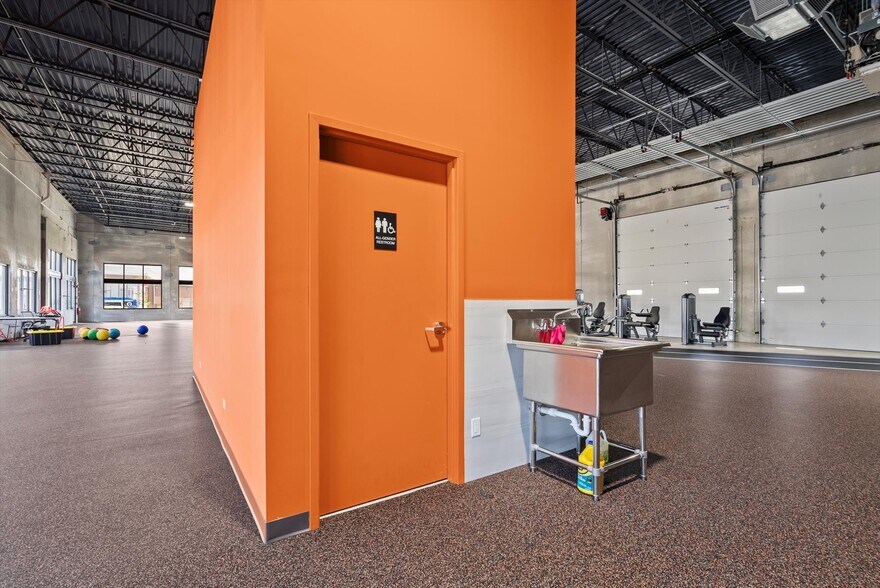 More Photos Of 1414-1440 Bolingbrook Dr, Romeoville Industrial For Sale