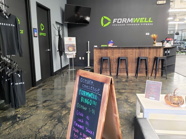 More Photos Of 7840 Roswell Rd, Sandy Springs Office For Sale