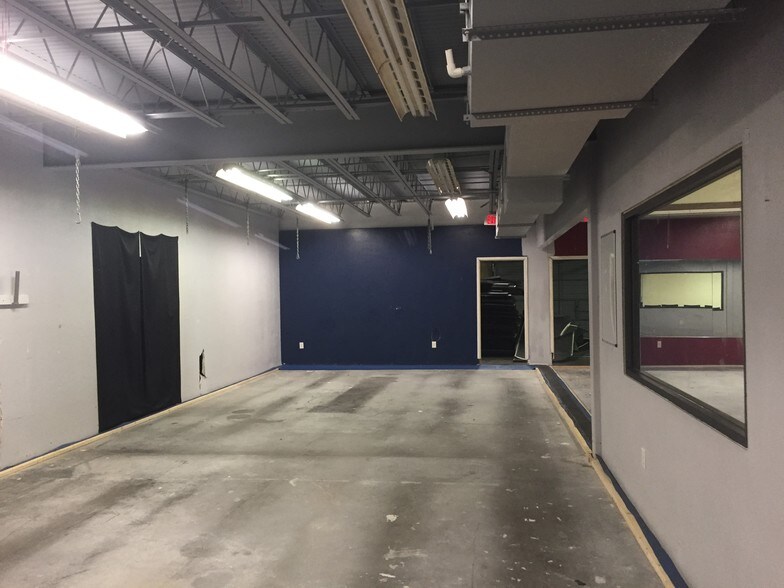 More Photos Of 4244 W Waters Ave, Tampa Showroom For Lease