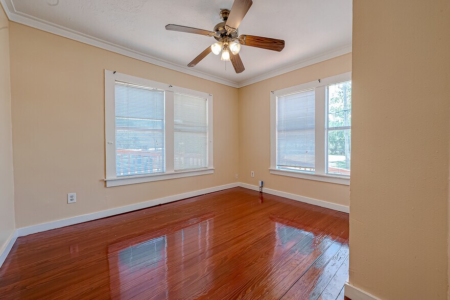 More Photos Of 1502 Main St, Seabrook Office Residential For Lease