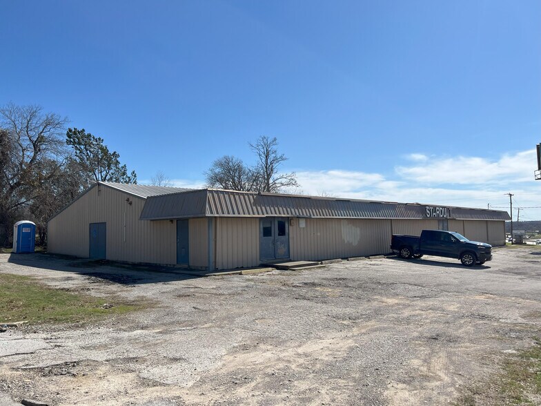 More Photos Of 342 Northwest Pky, Azle Skating Rink For Lease