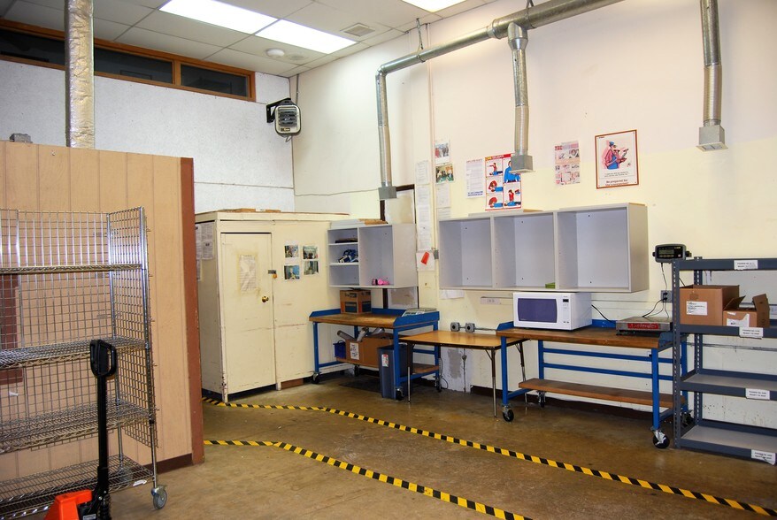 More Photos Of 2593 Yellow Springs Rd, Malvern Flex For Lease