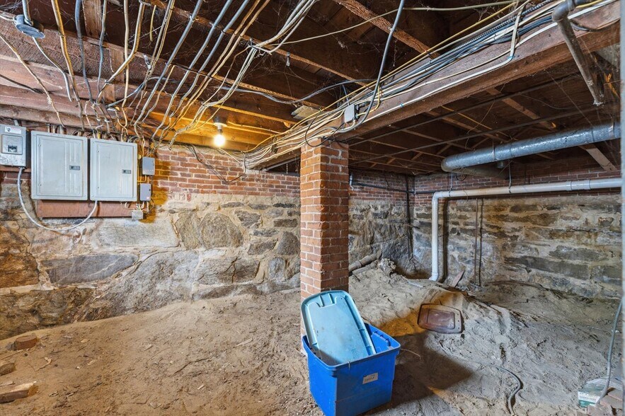 More Photos Of 32 Park Ave, Keene Office For Sale