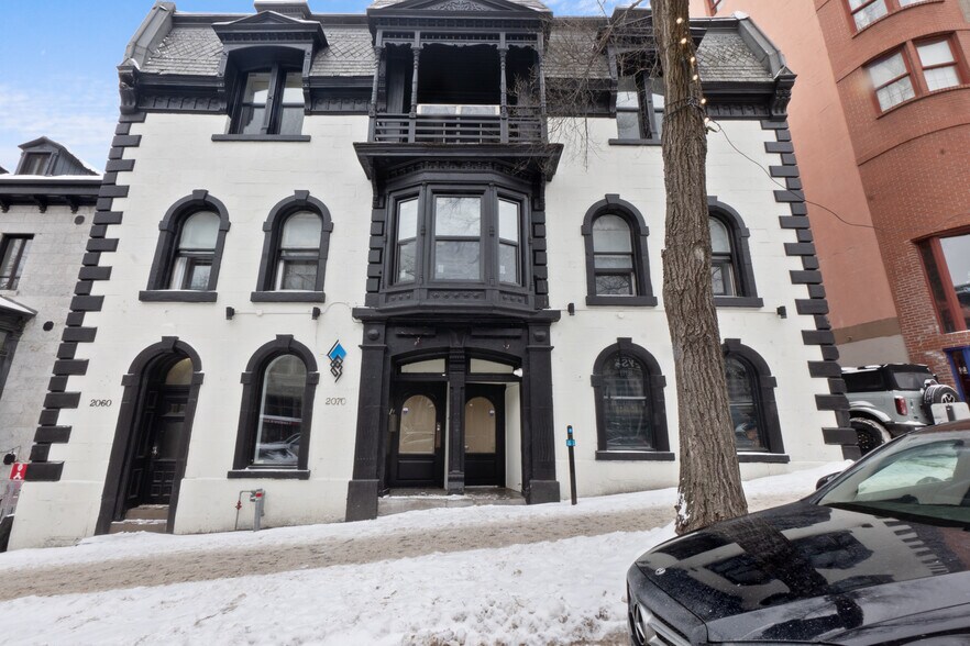 More Photos Of 2070 St Saint-Denis, Montréal General Retail For Lease