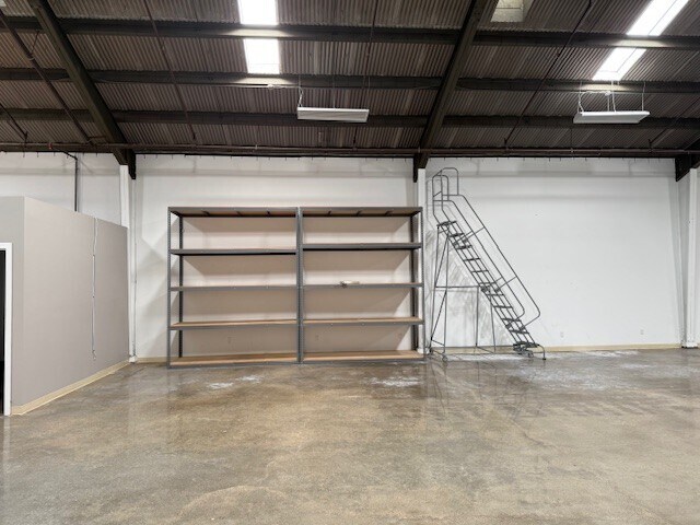 More Photos Of 985 E San Carlos Ave, San Carlos Warehouse For Lease
