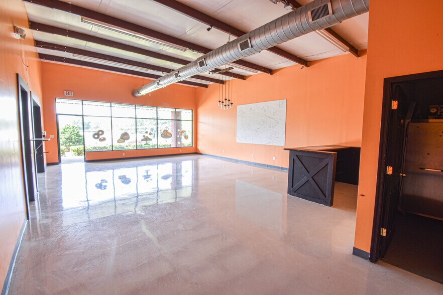 More Photos Of 4550 Station Cir, Northport Freestanding For Lease