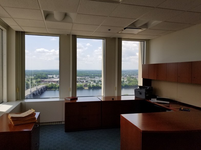 More Photos Of 1500 Main St, Springfield Medical For Lease