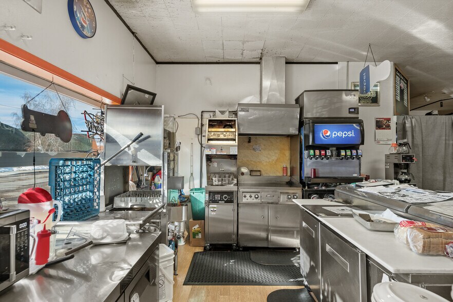 More Photos Of 412 Main St SW, Ronan Sports And Entertainment For Sale