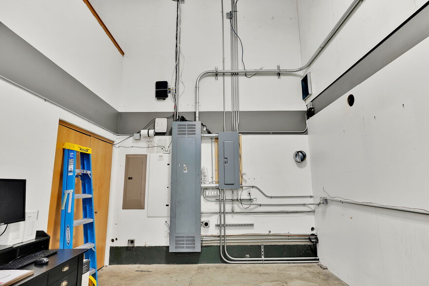 More Photos Of 11445 N Reed Rd, Hayden Warehouse For Lease