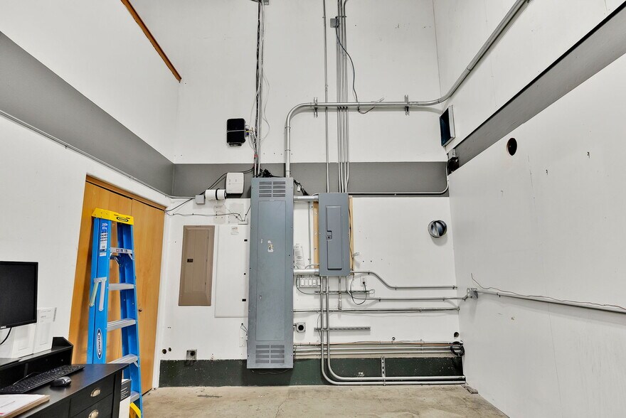 More Photos Of 11445 N Reed Rd, Hayden Warehouse For Sale