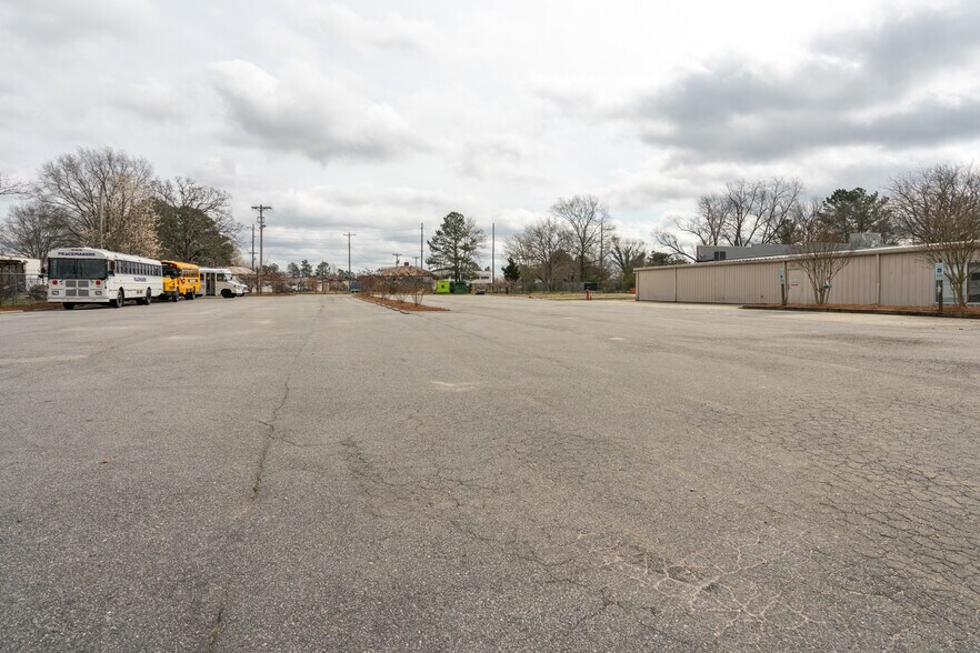 More Photos Of 1725 Davis St, Rocky Mount Warehouse For Lease