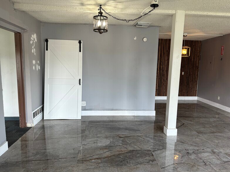 More Photos Of 510 W Main St, Azle Storefront Retail Office For Sale