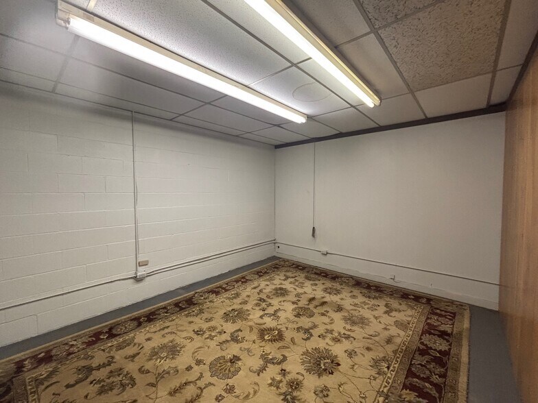 More Photos Of 2324 Texas Blvd, Texarkana General Retail For Sale