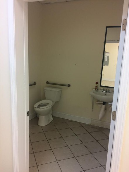 More Photos Of 982 Cleveland Ave, Atlanta Office For Sale