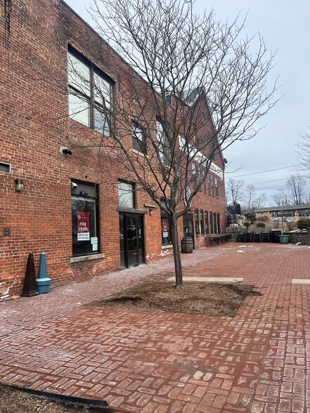 More Photos Of 2 Gleason Plz, Northampton General Retail For Lease