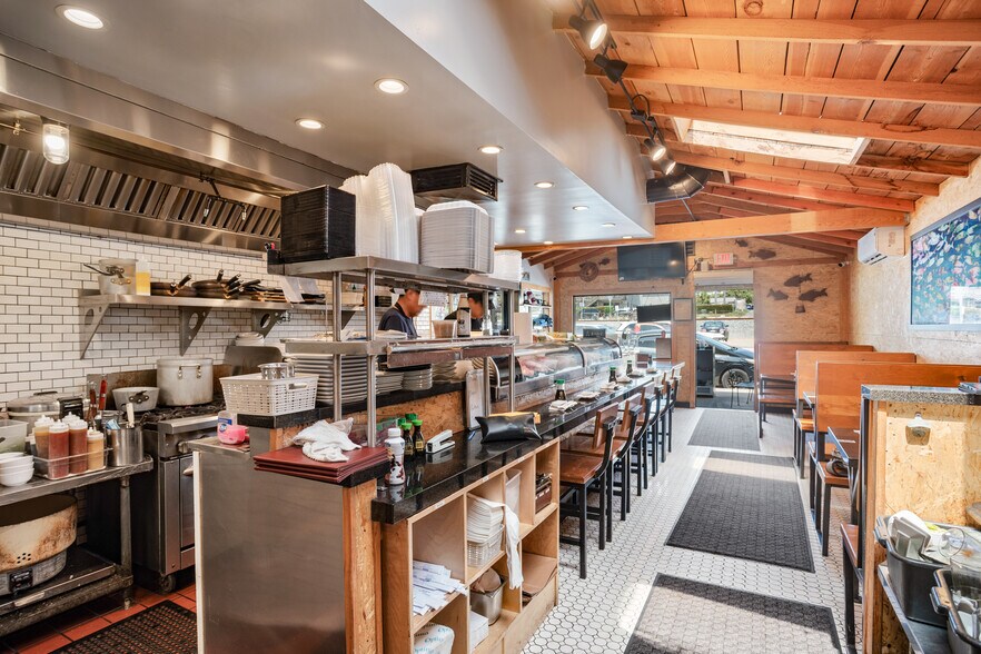 More Photos Of 916-918 N Coast Highway 101, Encinitas Restaurant For Sale