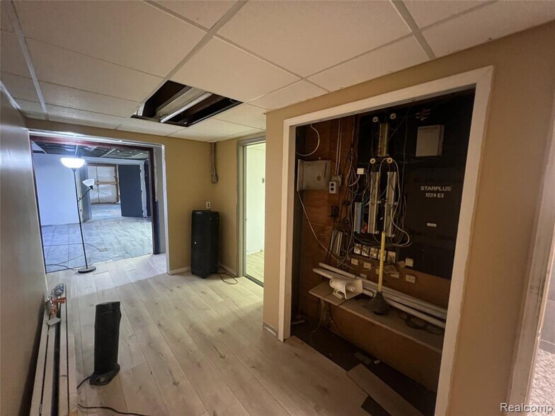 More Photos Of 3417 W Ridgeway Ave, Flint General Retail For Sale